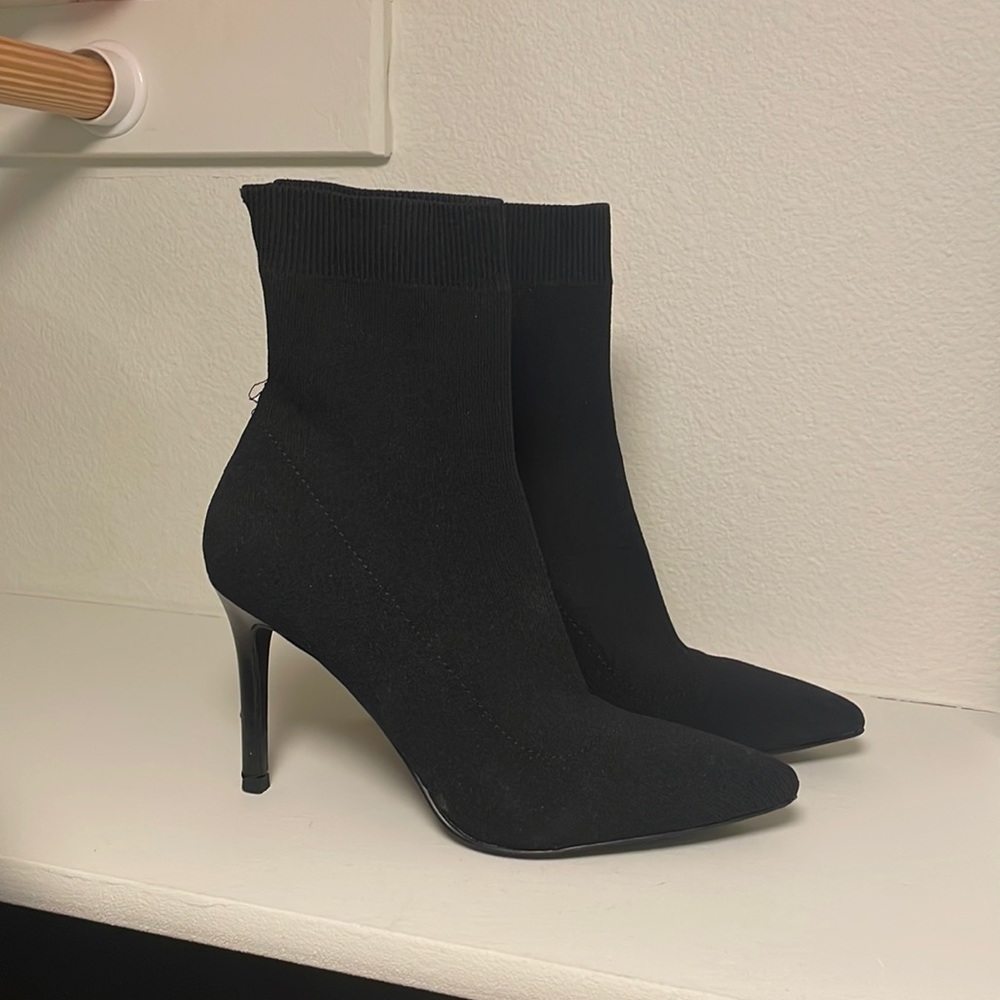 Sock boots Steve Madden in 6